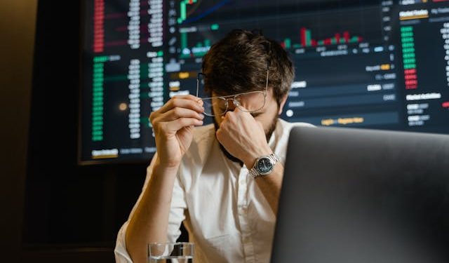 Crypto FOMO or Fear: Is It Time to Panic or Stay Calm?